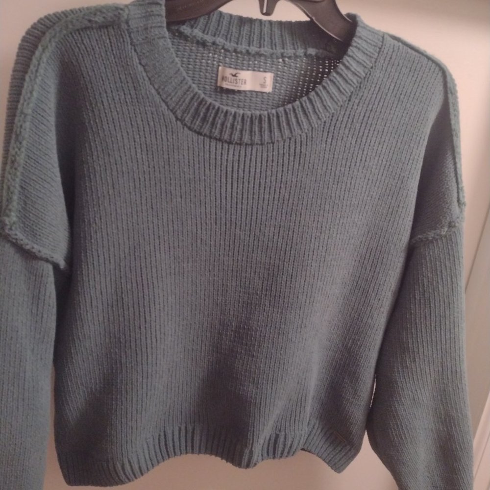 Hollister sweater
